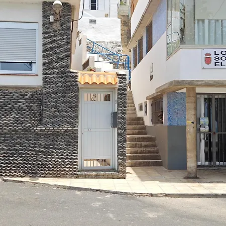 아파트 Cozy In Front Of The Natural Pools